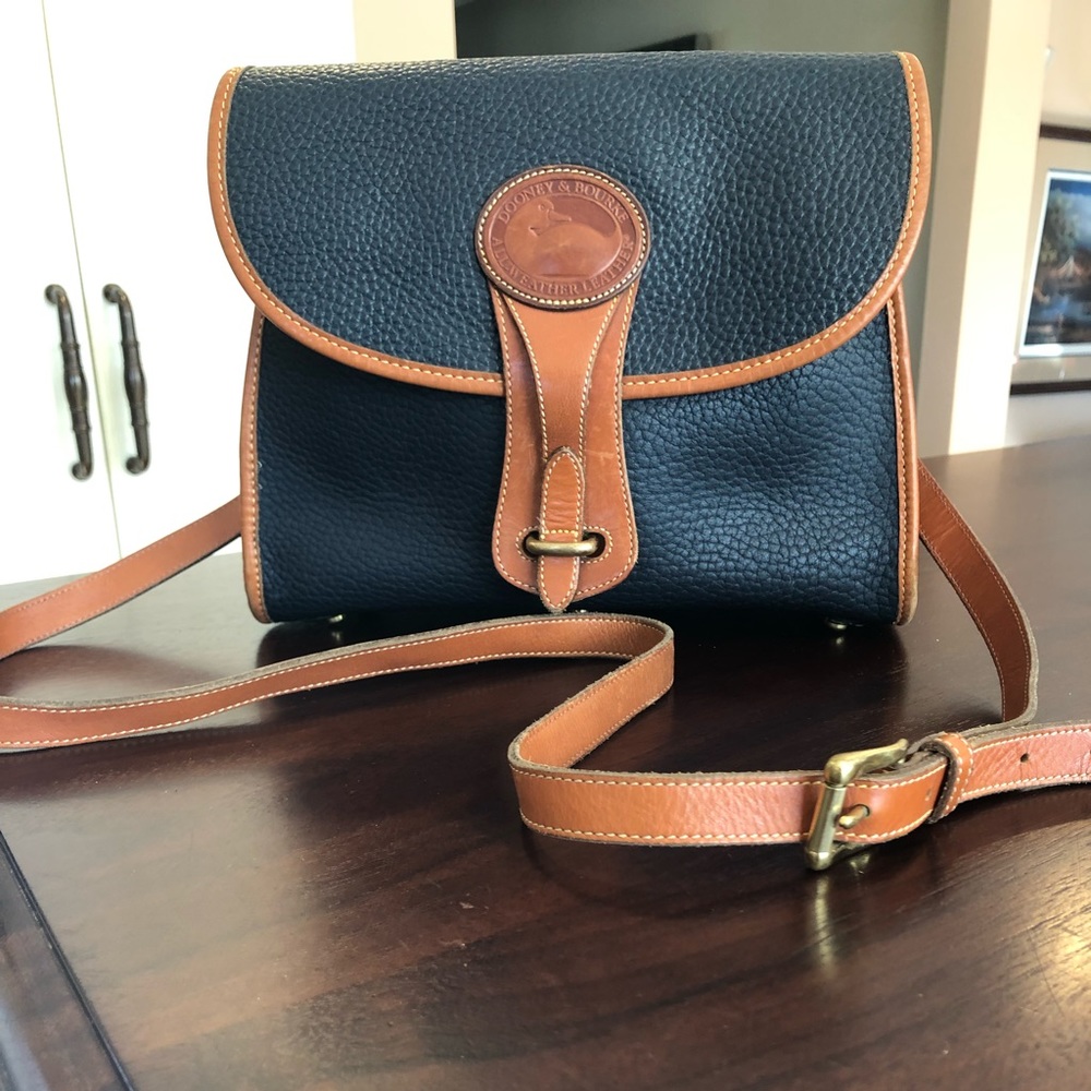 Vintage Dooney and Bourke Crossbody, large
